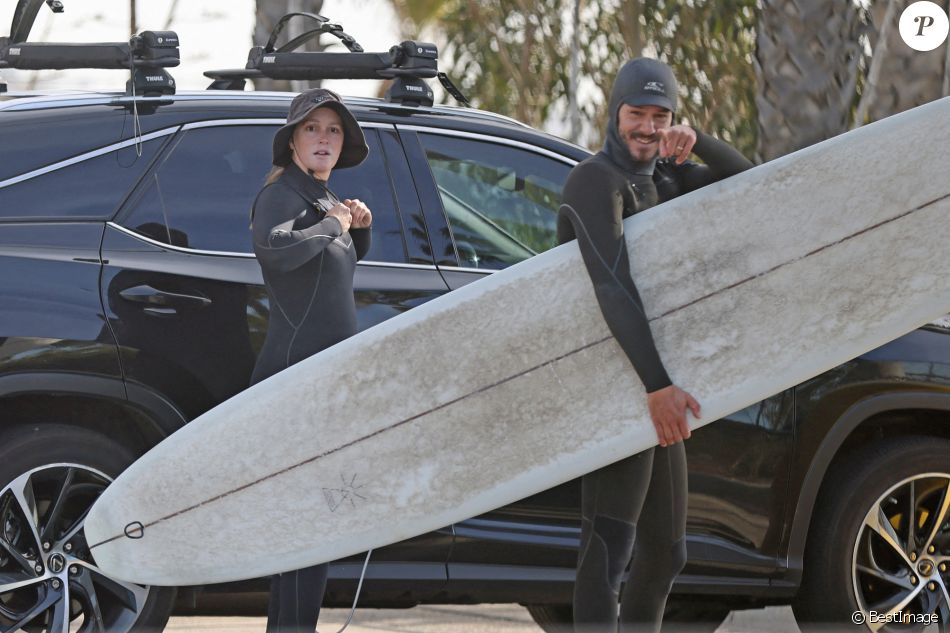 Exclusif - Leighton Meester et Adam Brody fêtent leur 6ème anniversaire de mariage en faisant du surf pendant 90 minutes à Malibu, le 15 février 2021. Le couple s'est rencontré sur le tournage de "The Oranges" et a aujourd'hui deux enfants.
