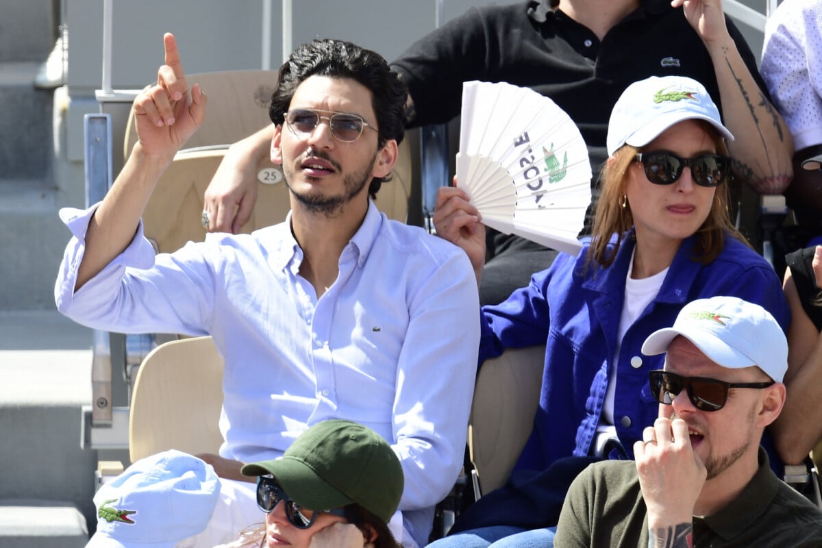 Photo : Amir El Kacem et Julia Piaton - Célébrités dans les tribunes