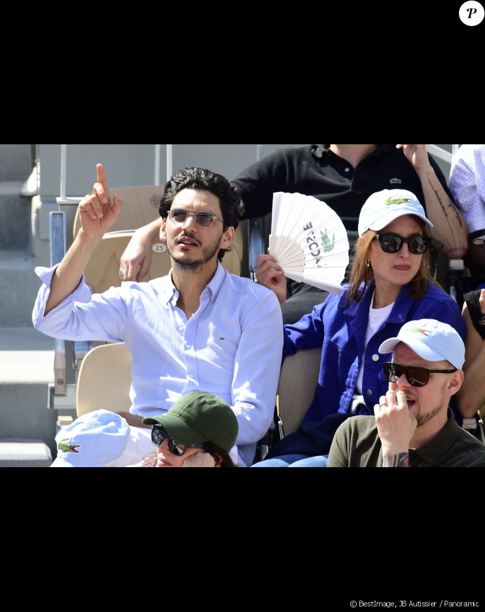 Amir El Kacem et Julia Piaton - Célébrités dans les tribunes des internationaux de France de tennis de Roland Garros à Paris, France, le6 juin 2019. © JB Autissier / Panoramic / /Bestimage