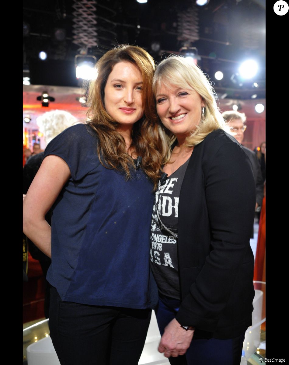 Julia Piaton et Charlotte de Turckheim - Enregistrement de l'émission Vivement dimanche à Paris le 18 mars 2012