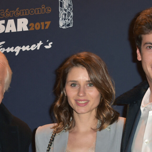 André Dussollier et son fils Léo - Photocall du dîner de la 42e cérémonie des César au Fouquet's à Paris. Le 24 février 2017. © Giancarlo Gorassini / Bestimage