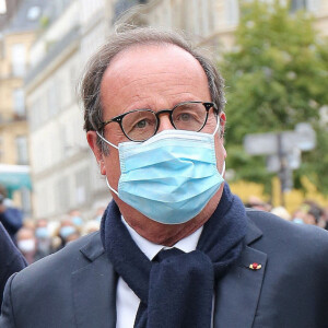 François Hollande et sa compagne Julie Gayet - Arrivées aux obsèques de Juliette Gréco en l'église Saint-Germain-des-Prés. Le 5 octobre 2020 © Jacovides-Moreau / Bestimage