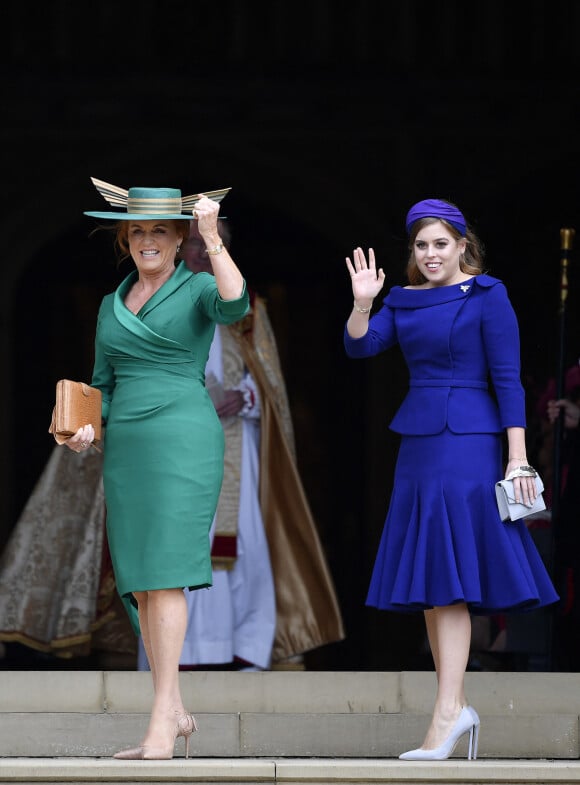 Sarah Ferguson, duchesse d'York et la princesse Beatrice d'York - Les invités arrivent à la chapelle St. George pour le mariage de la princesse Eugenie d'York et Jack Brooksbank au château de Windsor, Royaume Uni, le 12 octobre 2018. 