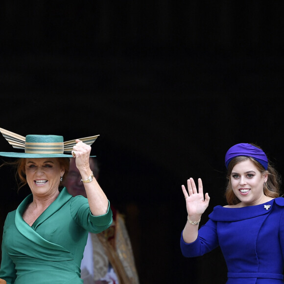 Sarah Ferguson, duchesse d'York et la princesse Beatrice d'York - Les invités arrivent à la chapelle St. George pour le mariage de la princesse Eugenie d'York et Jack Brooksbank au château de Windsor, Royaume Uni, le 12 octobre 2018. 