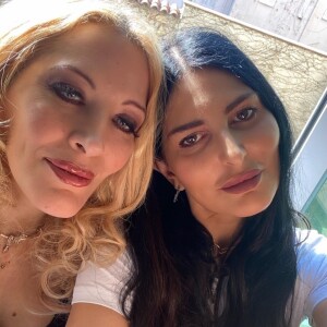 Sylvie Ortega et Loana en tournage à Cannes, le 21 février 2021.