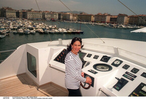 Mouna Ayoub sur le Phocéa au port de Marseille en 1999
