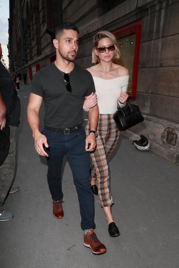 Wilmer Valderrama et sa compagne Amanda Pacheco arrivent au restaurant Loulou au Musée des Arts Décoratifs à Paris, le 23 juin 2019.