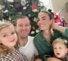 Armie Hammer et Elizabeth Chambers avec leurs enfants Harper et Ford à Noël 2019, photo Instagram. L'acteur américain et la présentatrice télé britannique ont annoncé en juillet 2020 leur séparation, après dix ans de mariage.