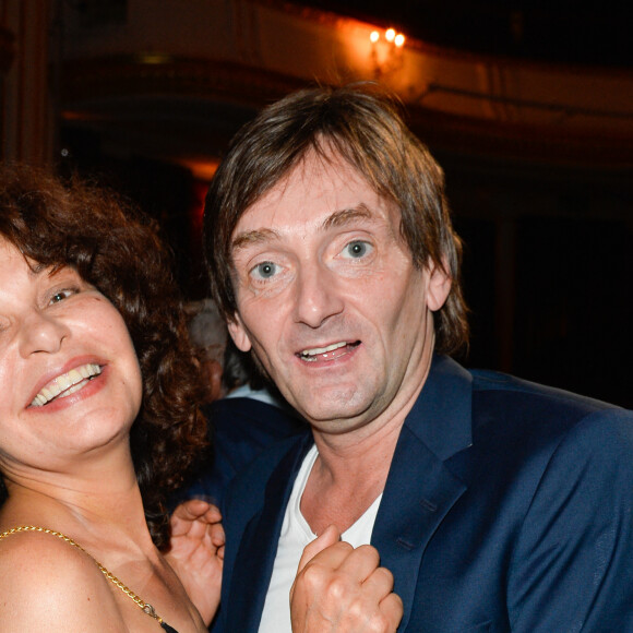 Exclusif - Isabelle Mergault et Pierre Palmade lors de la remise des insignes de Chevalier dans l'Ordre des Arts et des Lettres à Jean Robert-Charrier au théâtre de la Porte Saint-Martin à Paris le 19 juin 2017.© Coadic Guirec/Bestimage