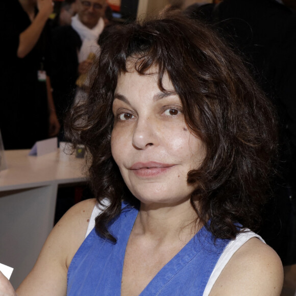 Isabelle Mergault lors de la 37ème édition du Salon du livre au parc des expositions, à la porte de Versailles, à Paris, France, le 26 mars 2017. © Cédric Perrin/Bestimage 