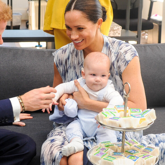 Le prince Harry, duc de Sussex, et Meghan Markle, duchesse de Sussex, avec leur fils Archie ont rencontré l'archevêque Desmond Tutu et sa femme à Cape Town, Afrique du Sud. Le 25 septembre 2019  On September 25th 2019. The Duke and Duchess of Sussex along with their son Archie meet with Archbishop Desmond Tutu and Mrs Tutu at their legacy foundation in cape Town, on day three of their tour of Africa. 