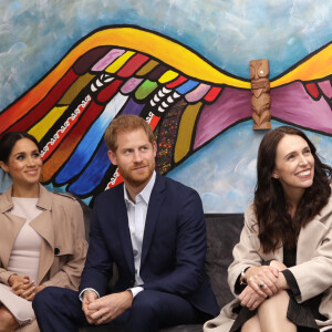 Le prince Harry, duc de Sussex, et Meghan Markle, duchesse de Sussex, visitent l'association caritative Pillars à Auckland, Nouvelle-Zélande, le 30 octobre 2018. Cette organisation caritative soutient les enfants qui ont un parent en prison en leur proposant des programmes de mentorat (soutien).