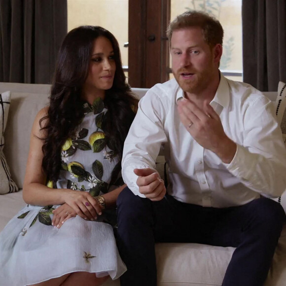 Le prince Harry et Meghan Markle (Robe Oscar de la Renta), duc et duchesse de Sussex, font leur première apparition en podcast sur Spotify depuis l'annonce de la deuxième grossesse de Meghan le 22 février 2021.