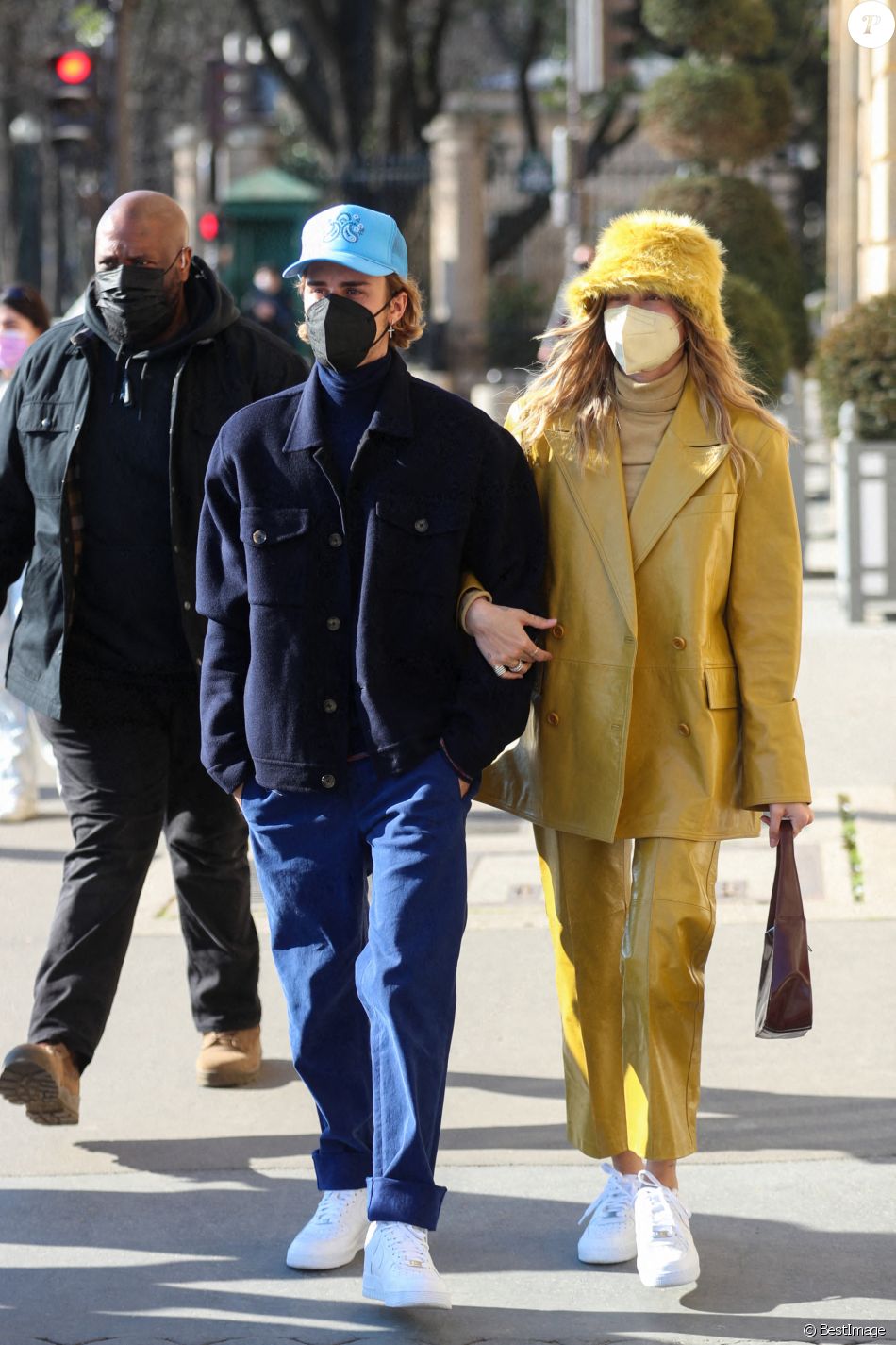 Justin Bieber et sa femme Hailey Bieber (Baldwin) se baladent en amoureux à Paris le 28 février 2021