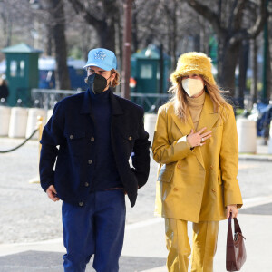 Justin Bieber et sa femme Hailey Bieber (Baldwin) se baladent en amoureux à Paris le 28 février 2021