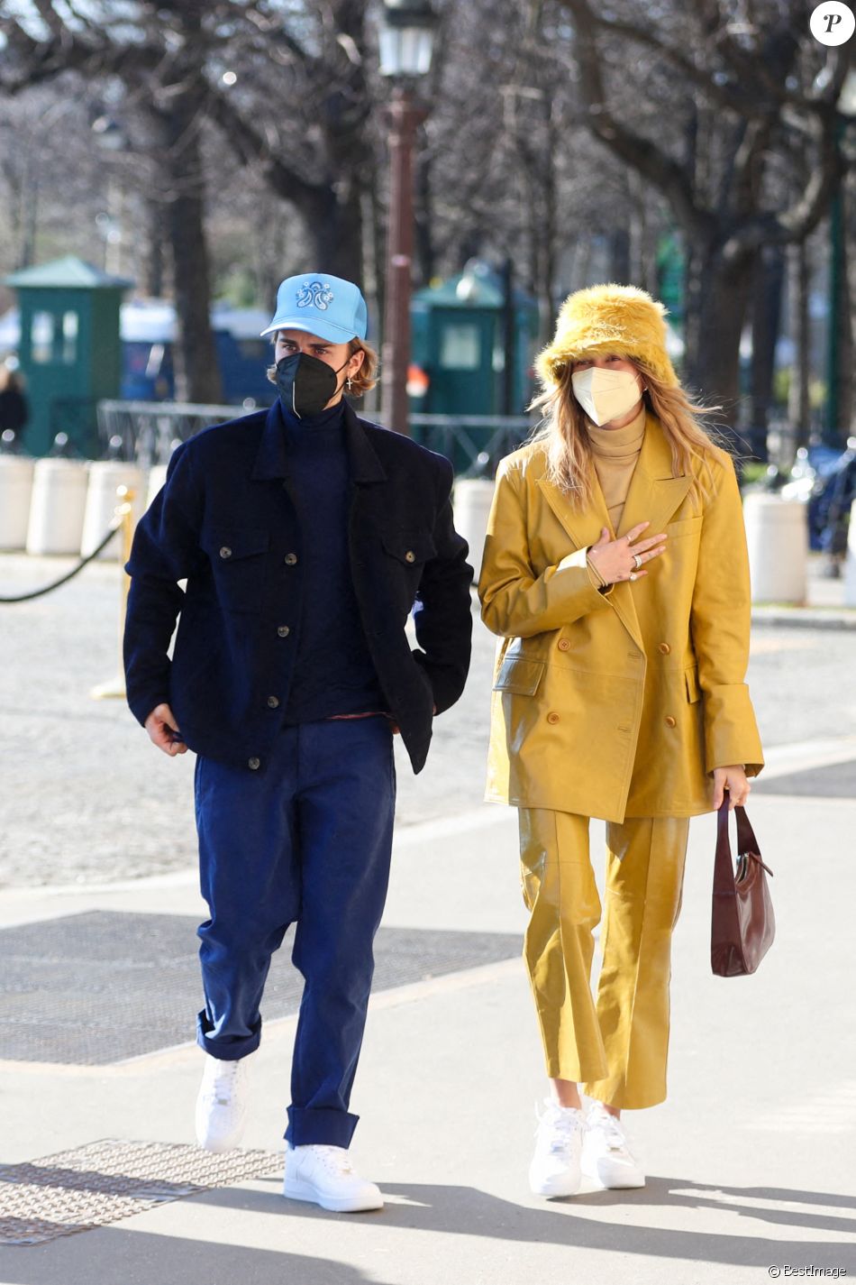 Justin Bieber et sa femme Hailey Bieber (Baldwin) se baladent en amoureux à Paris le 28 février 2021