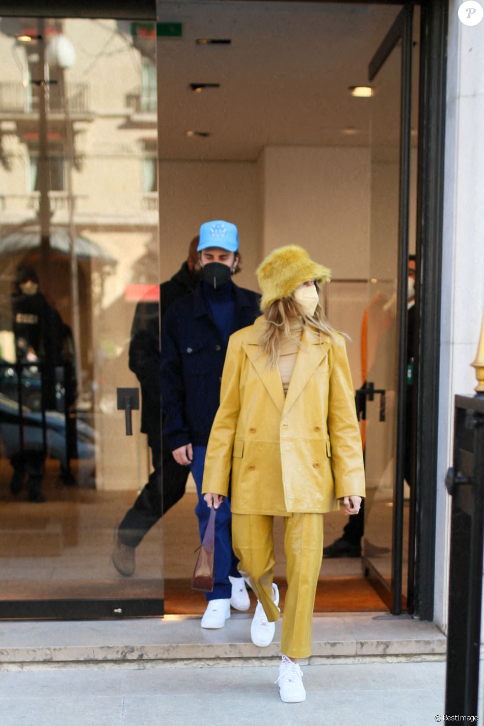 Justin Bieber et sa femme Hailey Bieber (Baldwin) se baladent en amoureux à Paris le 28 février 2021