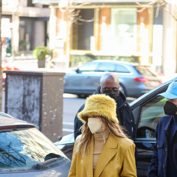 Justin Bieber et sa femme Hailey Bieber (Baldwin) se baladent en amoureux à Paris le 28 février 2021