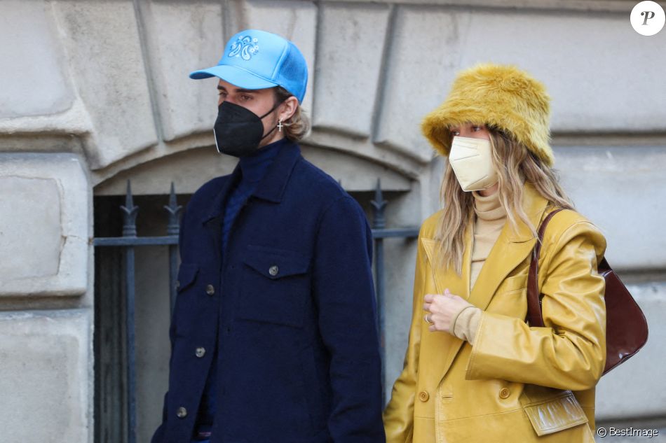 Justin Bieber et sa femme Hailey Bieber (Baldwin) se baladent en amoureux à Paris le 28 février 2021