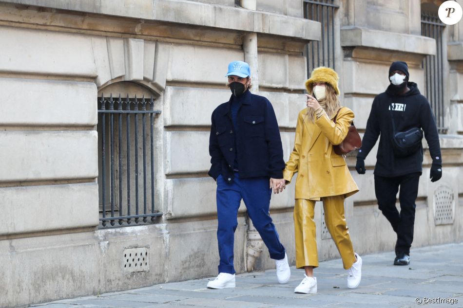 Justin Bieber et sa femme Hailey Bieber (Baldwin) se baladent en amoureux à Paris le 28 février 2021