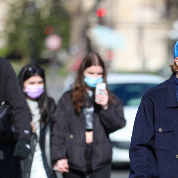Justin Bieber et sa femme Hailey Bieber (Baldwin) se baladent en amoureux à Paris le 28 février 2021