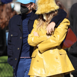 Justin Bieber et sa femme Hailey Bieber (Baldwin) se baladent en amoureux à Paris le 28 février 2021
