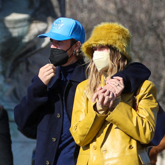 Justin Bieber et sa femme Hailey Bieber (Baldwin) se baladent en amoureux à Paris