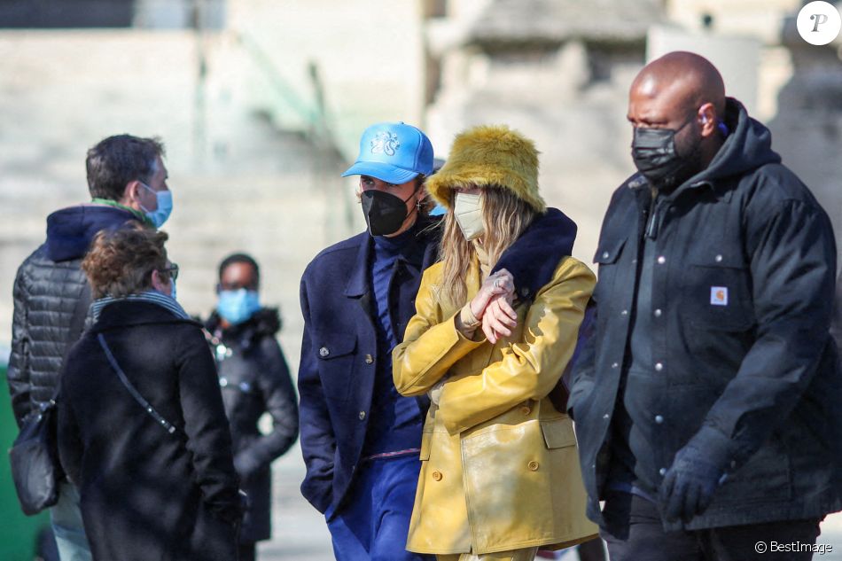 Justin Bieber et sa femme Hailey Bieber (Baldwin) se baladent en amoureux à Paris le 28 février 2021