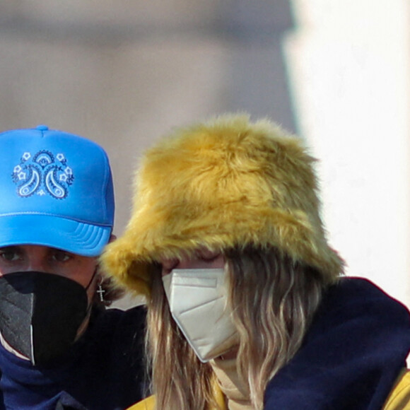 Justin Bieber et sa femme Hailey Bieber (Baldwin) se baladent en amoureux à Paris le 28 février 2021
