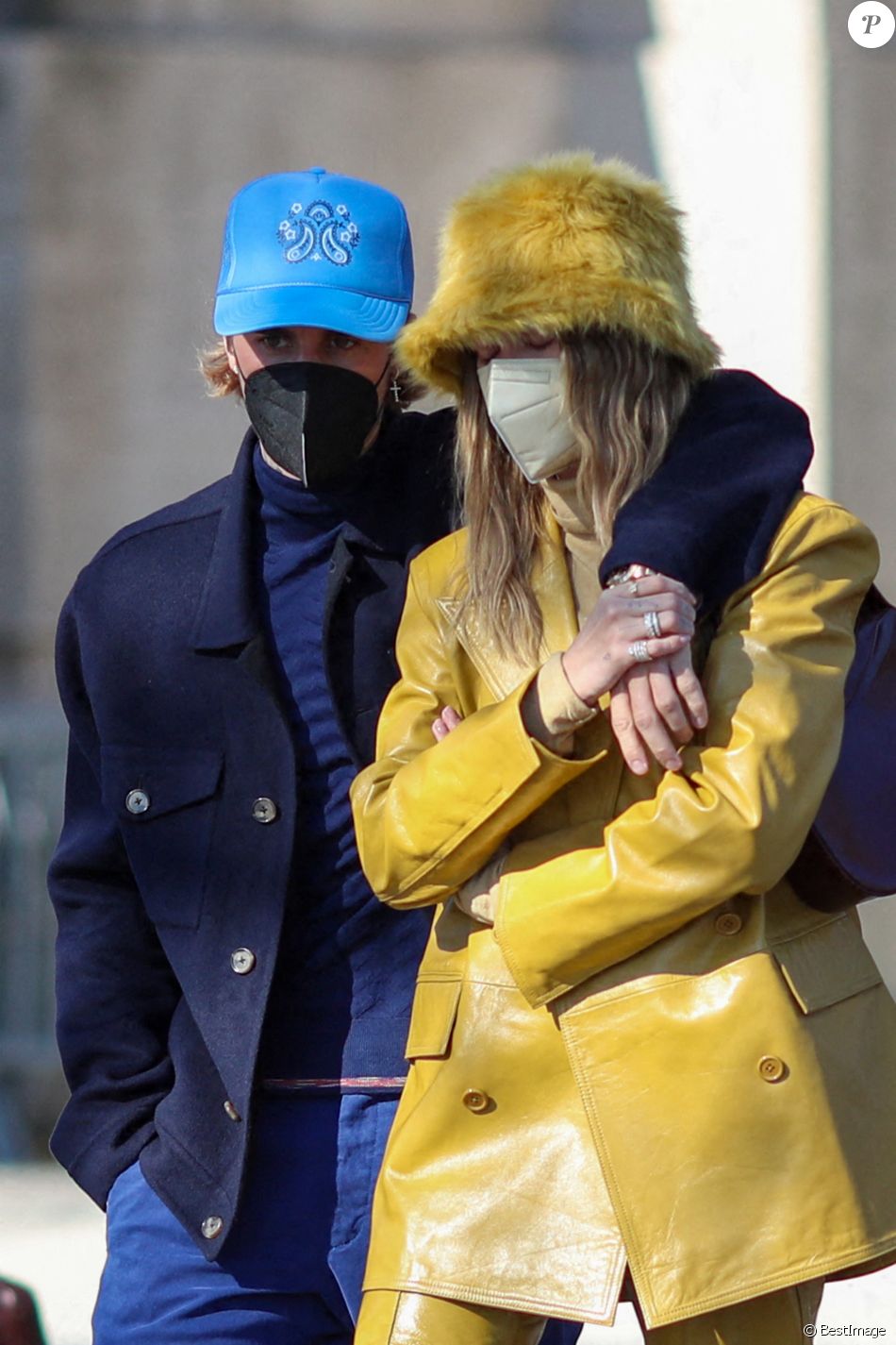 Justin Bieber et sa femme Hailey Bieber (Baldwin) se baladent en amoureux à Paris le 28 février 2021