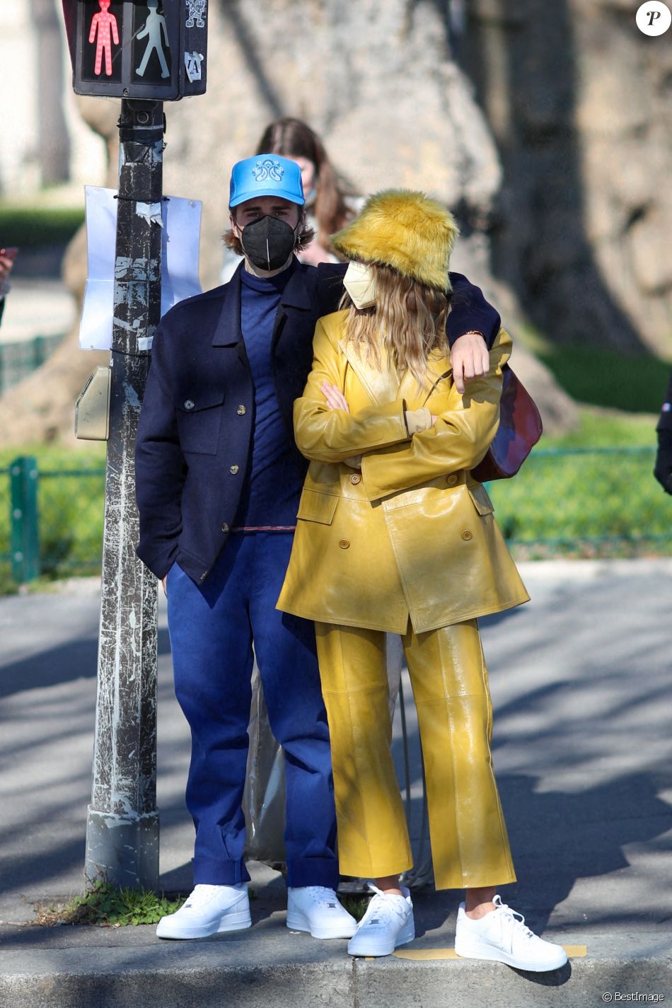 Justin Bieber et sa femme Hailey Bieber (Baldwin) se baladent en amoureux à Paris le 28 février 2021
