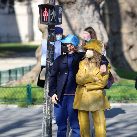 Justin Bieber et sa femme Hailey Bieber (Baldwin) se baladent en amoureux à Paris le 28 février 2021