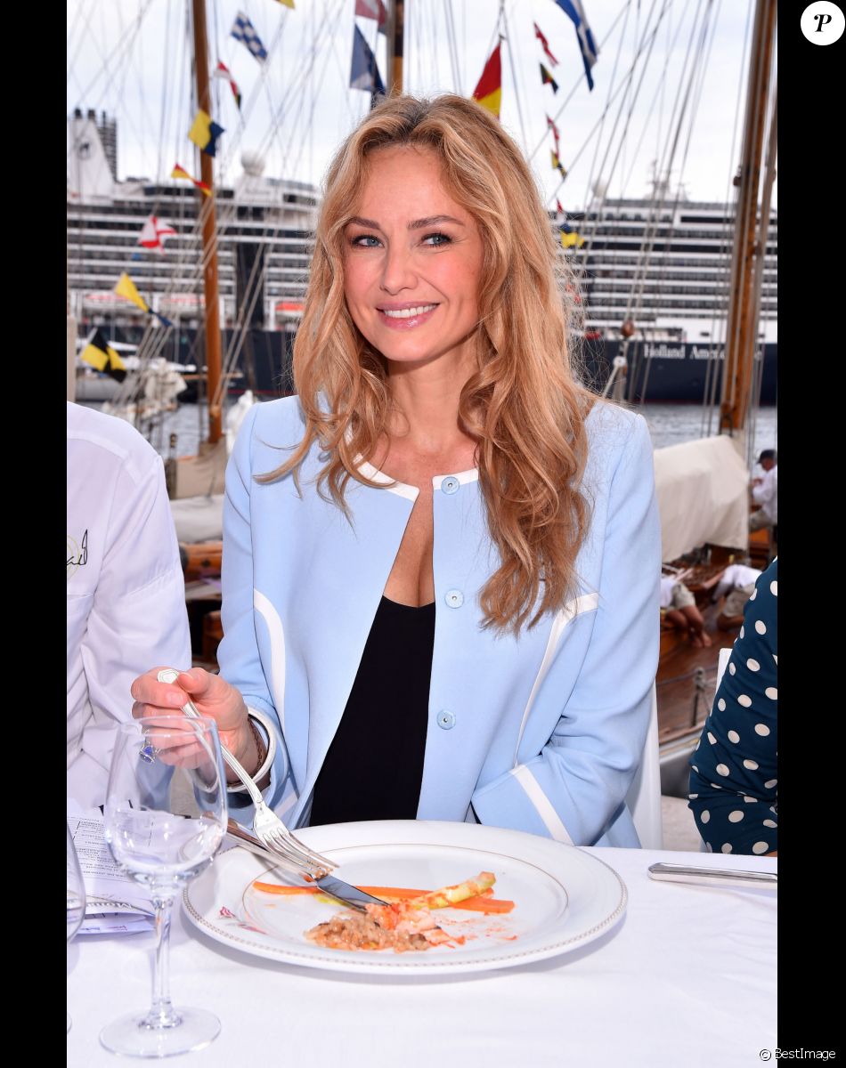 Adriana Karembeu Ohanian a participé au Concours des Chefs en présence de Christian Plumail (le chef du Yacht Club de Monaco), Christian Garcia (le chef du Palais Princier) et Paolo Sari (le chef étoilé avec de la nourriture Bio du Monte Carlo Beach Hotel) dans le cadre de la 12 ème Monaco Classic Week à Monaco le 10 septembre 2015.