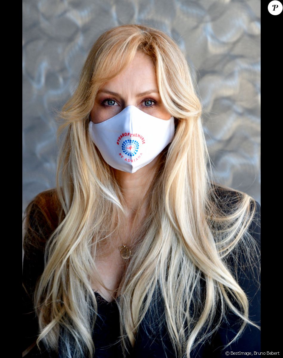 Exclusif - Adriana Karembeu Ohanian, à l'occasion de l'année internationale de l'infirmière et de la sage-femme, a fait un don de 2000 masques de protection "Year of Nurse by Adriana" aux infirmières de la Principauté de Monaco et des communes limitrophes, à la Brasserie de Monaco, le 3 décembre 2020. Le top model et maman, avec Emmanuelle Dufour, une infirmière libérale à Monaco, a voulu rendre hommage en offrant ces masques, à celles et ceux qui sont en première ligne des systèmes de santé. Déjà engagée avec la Croix Rouge, Adrianna a déjà prix rendez-vous pour le 12 mai, la journée mondiale des infirmières et infirmiers. L'OMS a désigné 2020, l'année marquant le bicentenaire de la naissance de Florence Nightgale, comme l'Année internationale du personnel infirmier. Durant cet événement, les masques furent baptisés avant d'être remis au maire de Monaco, de Beausoleil et d'un représentant de Menton. © Bruno Bebert / Bestimge
