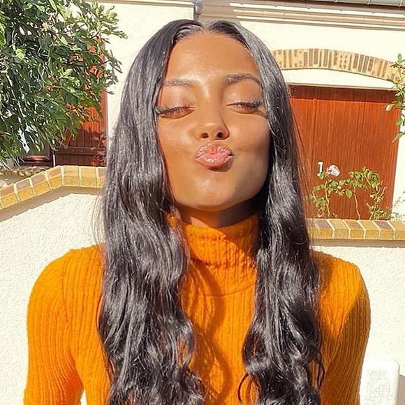 Wejdene dévoile sa nouvelle coupe de cheveux : une longue chevelure brune et bouclée. Les internautes n'ont pas vraiment plébiscité...