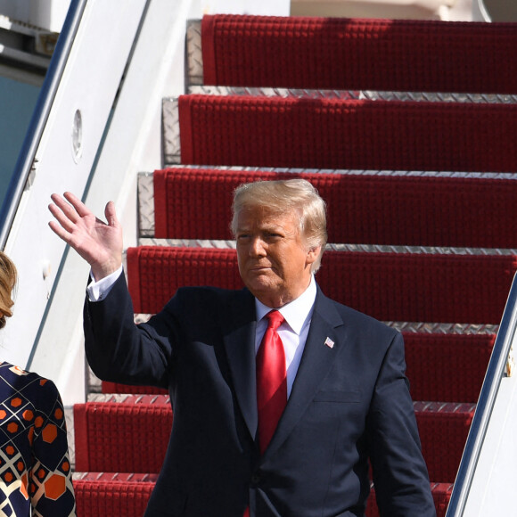 Donald Trump et sa femme Melania - La famille Trump débarque de Air Force One à l'aéroport international de Palm Beach le 20 janvier 2021.