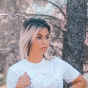 Carla Moreau est au plus mal : la star des "Marseillais" risque d'être virée de l'émission après avoir fait de la sorcellerie à ses camarades, notamment à Maeva Ghennam.