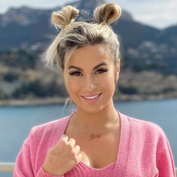 Carla Moreau est au plus mal : la star des "Marseillais" risque d'être virée de l'émission après avoir fait de la sorcellerie à ses camarades, notamment à Maeva Ghennam.