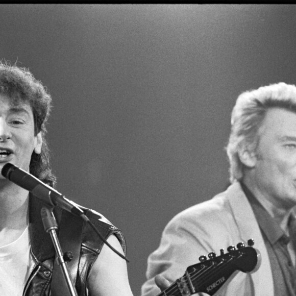 Archives - Jean-Jacques Goldman, Michael Jones et Johnny Hallyday dans l'émission "Champs-Elysées".