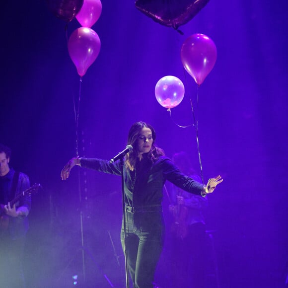 Exclusif - Elisa Tovati en concert au Café de la Danse à Paris, le 6 décembre 2019. © Giancarlo Gorassini/Bestimage