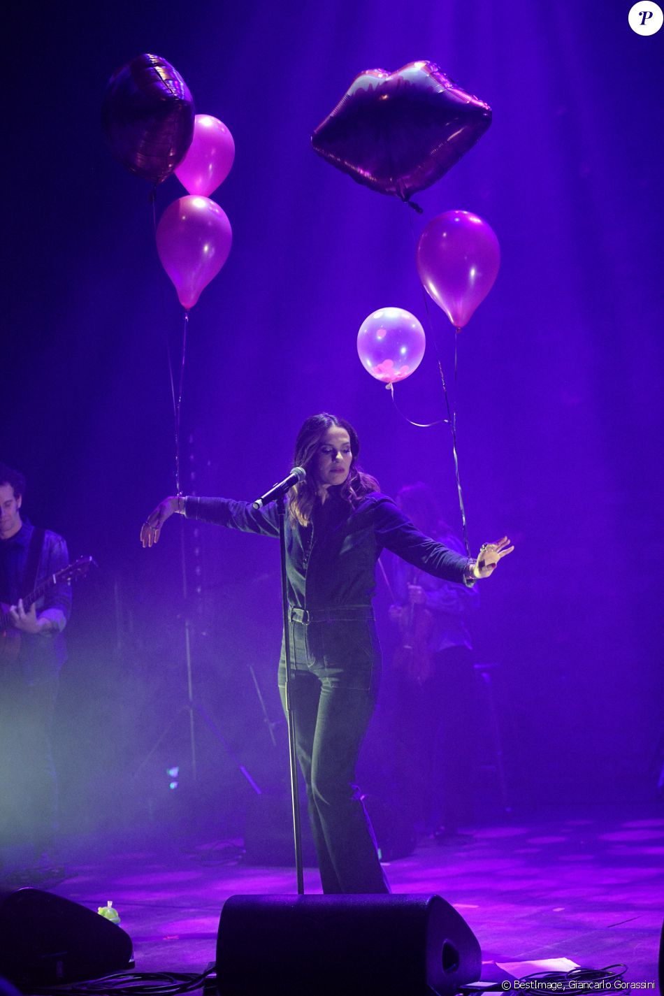 Exclusif - Elisa Tovati en concert au Café de la Danse à Paris, le 6