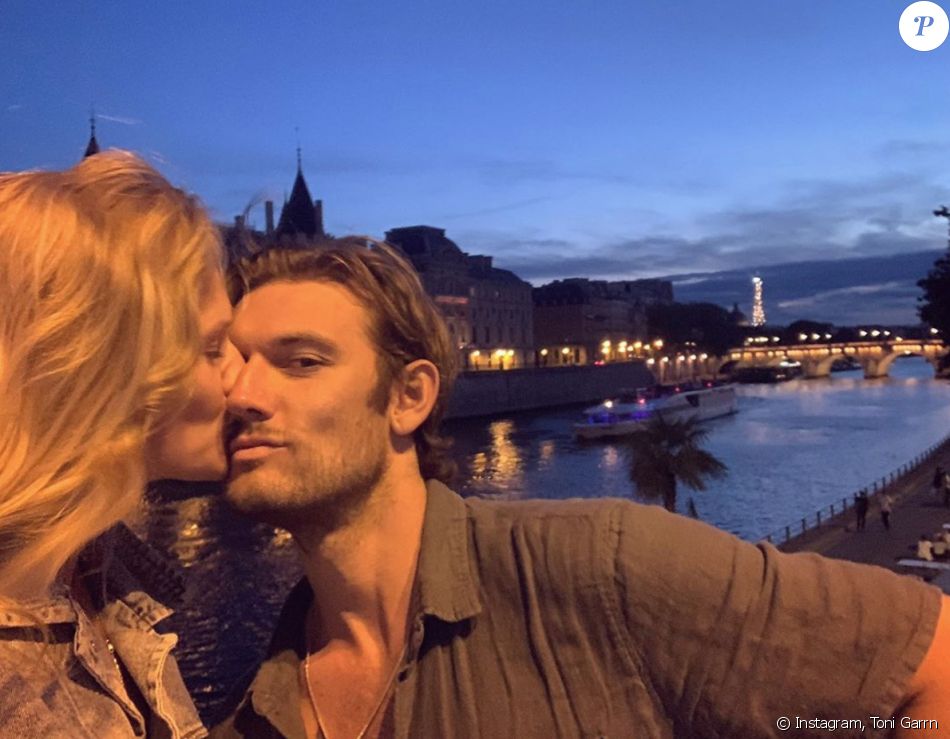 Toni Garrn et Alex Pettyfer se sont mariés.