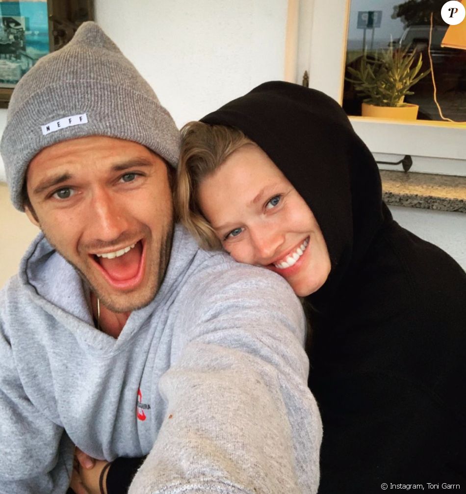 Toni Garrn et Alex Pettyfer se sont mariés.
