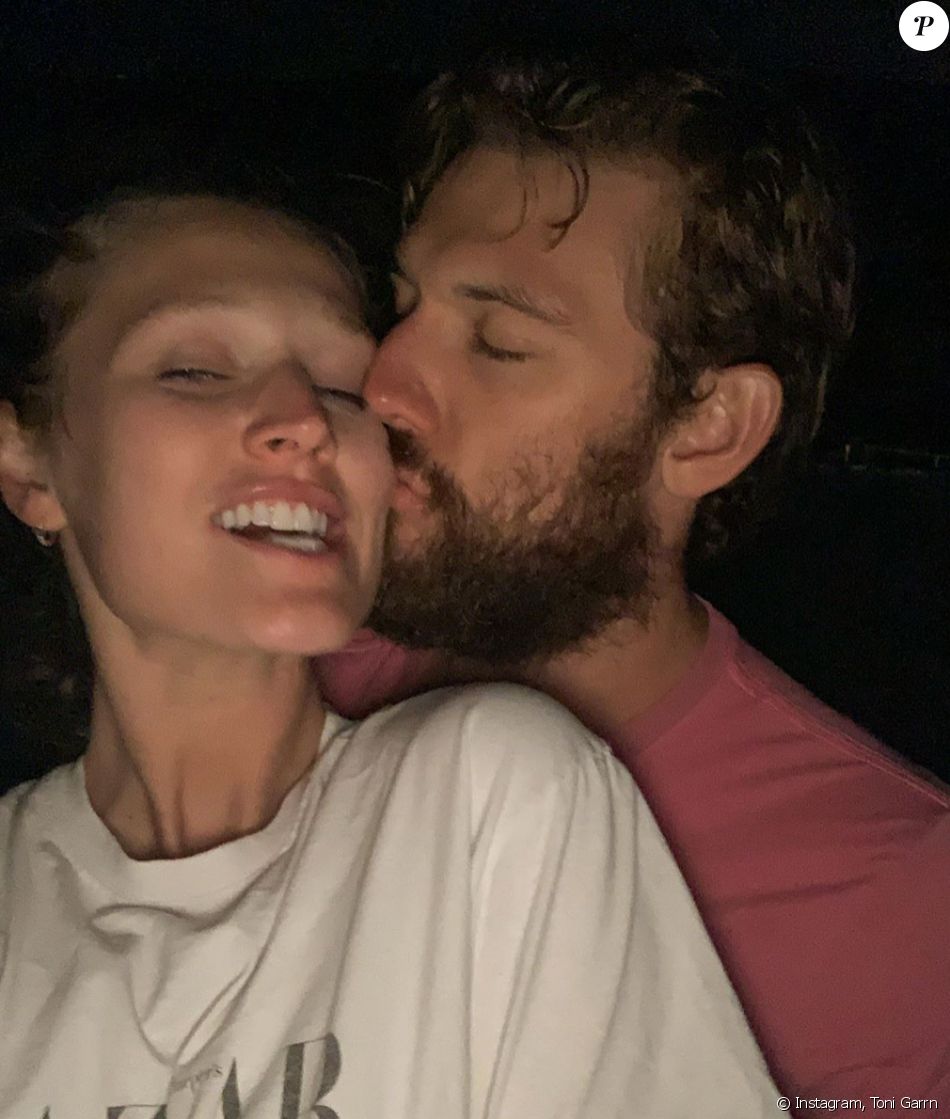 Toni Garrn et Alex Pettyfer se sont mariés.