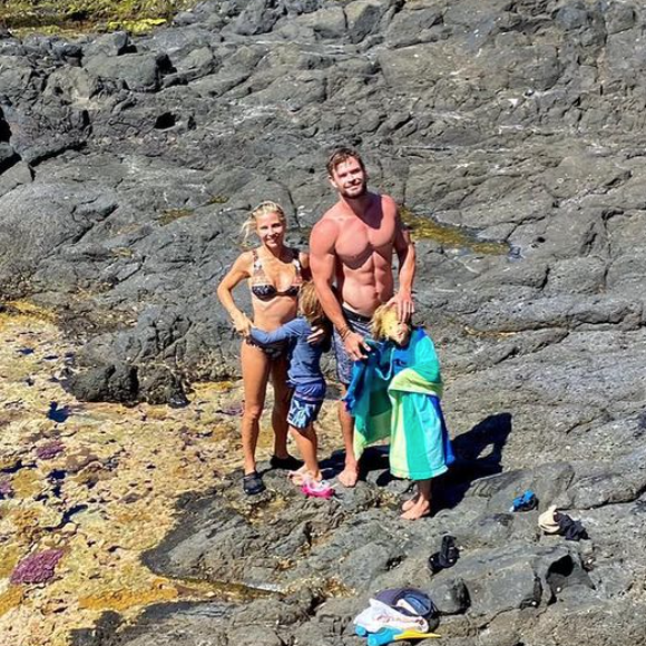 Elsa Pataky, Chris Hemsworth et leurs enfants en vacances sur l'île de Lord Howe, en Australie. Janvier 2021.