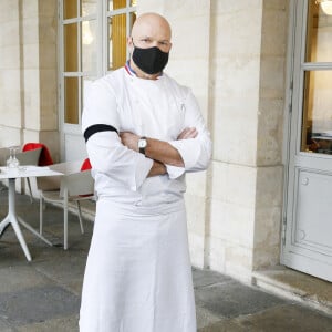 Le grand chef Bordelais et présentateur TV Philippe Etchebest organise un concert de casseroles devant son restaurant Bordelais "Le 4ème Mur" avec son équipe afin de soutenir l'ouverture des restaurants pendant la crise liée à l'épidémie de Coronavirus (COVID-19), le 2 Octobre 2020 à Bordeaux.