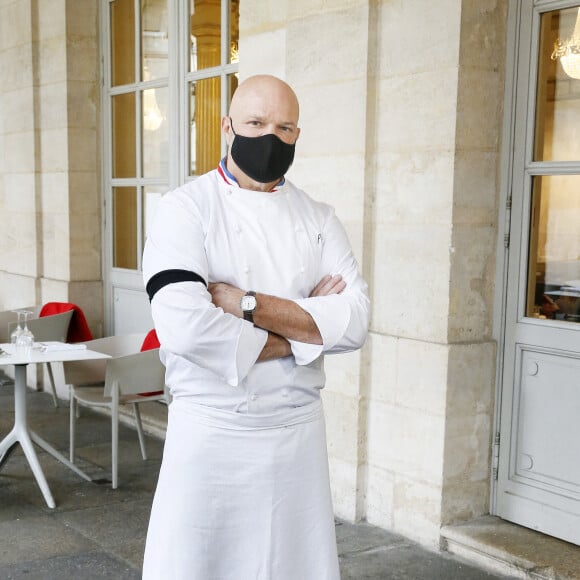 Le grand chef Bordelais et présentateur TV Philippe Etchebest organise un concert de casseroles devant son restaurant Bordelais "Le 4ème Mur" avec son équipe afin de soutenir l'ouverture des restaurants pendant la crise liée à l'épidémie de Coronavirus (COVID-19), le 2 Octobre 2020 à Bordeaux.