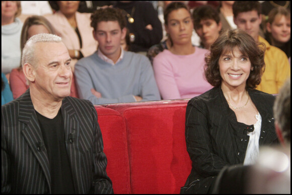 Michel et Stéphanie Fugain dans l'émission "Vivement dimanche" en 2005.