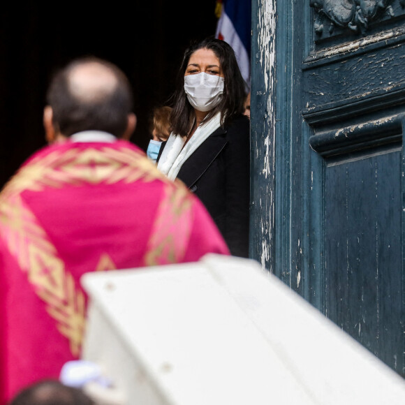 Leïla Da Rocha (compagne de Patrick Dupond) - Arrivées aux Obsèques du danseur étoile Patrick Dupond en l'église Saint-Roch à Paris, France, le 11 mars 2021.