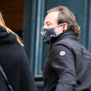 Philippe Candeloro et sa femme Olivia - Arrivées aux Obsèques du danseur étoile Patrick Dupond en l'église Saint-Roch à Paris, France, le 11 mars 2021.